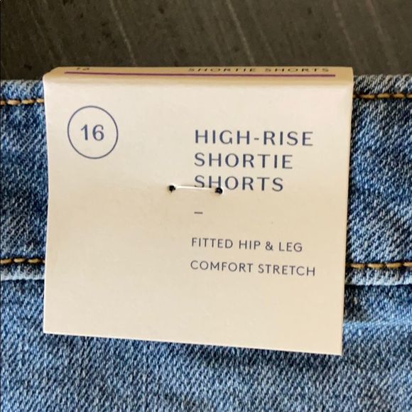 Universal Thread High-Rise Shortie Shorts - 2.5” - Picture 4 of 4